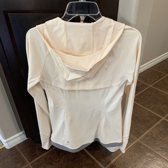 Lululemon crème with grey trim jacket - Picture 4 of 4